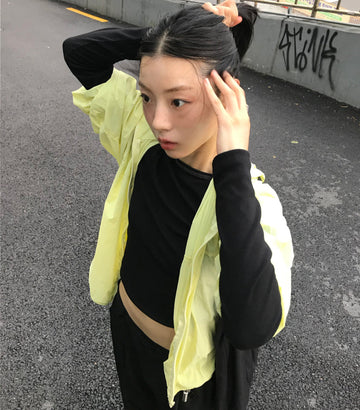 AIRY HOODED WINDBREAKER